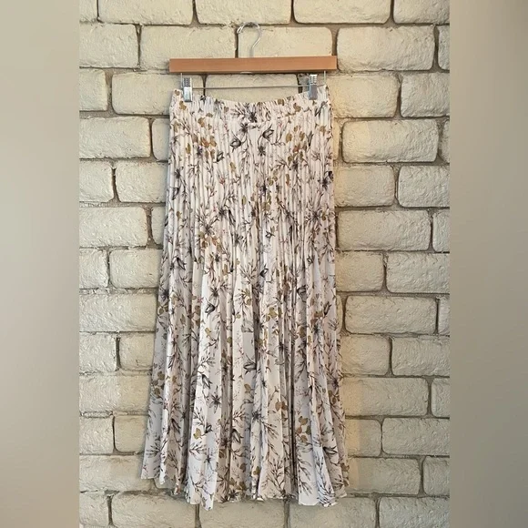 White floral pleated long skirt - Picture 1 of 9